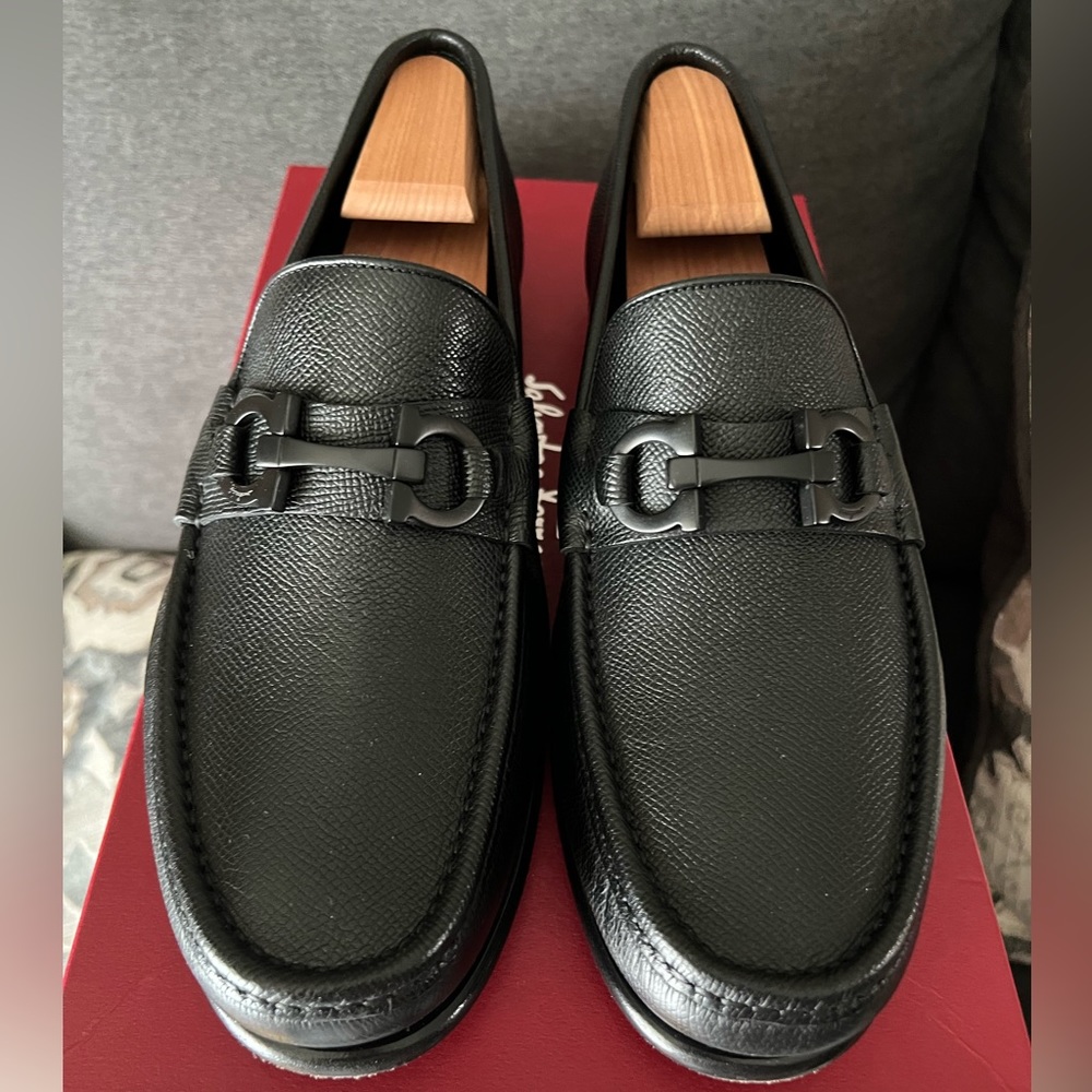 Salvatore Ferragamo Men’s Crown Loafer Size 9